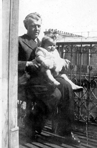 Avec Papa au balcon (photo François Drujon-Zito)